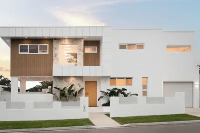 Image de The Bay Haven - with Heated Pool and walk to Beach