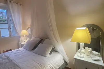 Image de Magnifique appartement donnant accès direct sur la place des 9 jets à Ceret.