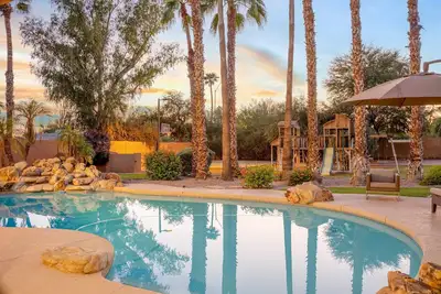 Image de Scottsdale Retreat with Pool and Resort Style Yard