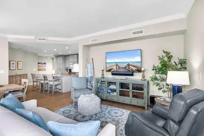 Image de Casa Del Oro Penthouse at Barrett Square - Downtown Rosemary Beach, Pool & Hot T
