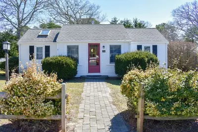 Image de Three bedroom sleeping 5- located. 4 mile from the beach!
