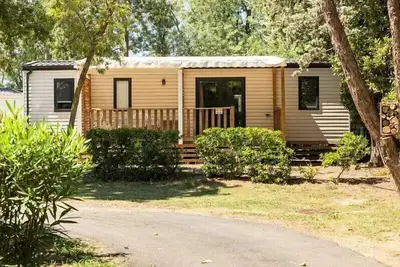 Image de Mobil-home | Premium | 3 Ch. | 6 pers. | Terrasse surélevée | A/C | Tv