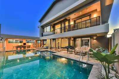 Image de 4 rooms within walking distance to the center of Fethiye Ultra Lux Villa