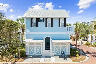 Image de Ocean Ayer Carriage House- Private Beach Access | 2 Beach Bikes + Seasonal Tram