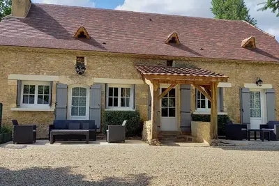 Gîte Périgord avec piscine et vue sur la campagne : Le Cottage