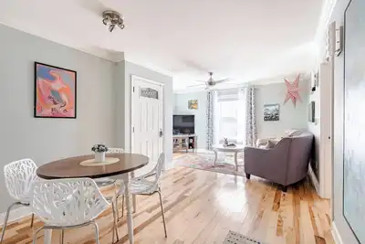Image de Pet Friendly - 2 Bedroom Cozy Nut Shell