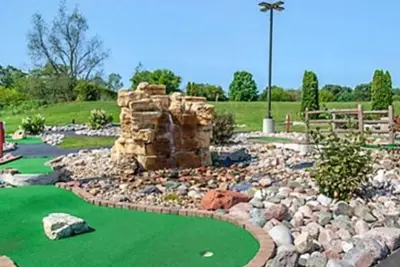 Image de Charming 3-bedroom townhome with pool & activities in fantastic Wisconsin Dells