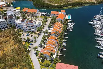 Image de 3-bedroom condo in charming Simpson Bay Yacht Club with WiFi, A/C, backup power