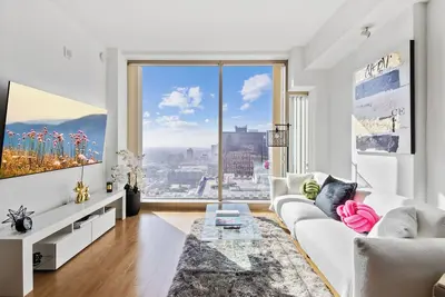 Image de Chic 1bdr with spectacular view, Free Parking, Pool, Gym
