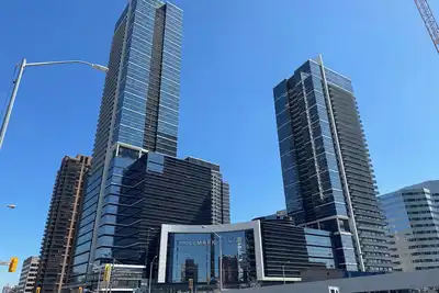 Image de Condo at Yonge-Sheppard subway station, North York, free parking