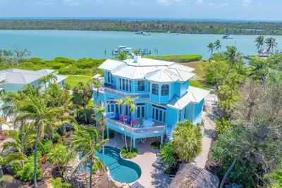 Luxury Waterfront Retreat in Captiva Island