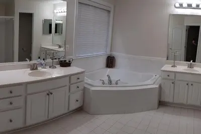 Image de Spacious 6br Retreat in Fabulous Severn, Fitness Room, Ac & Fast WiFi!