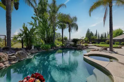 Image de Spacious 5-bedroom tropical paradise home private pool/spa 1 level 3000 sqft