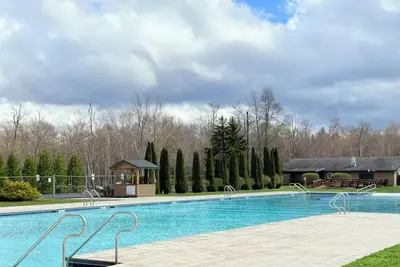 Image de Country Club Life | Resort Amenities | Pool+Lake