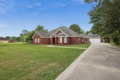 Image de Updated 4 bedroom home w\/ pool