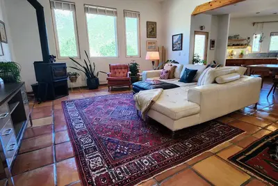 Image de National Forest Nature Retreat! One Month Minimum. Pet Friendly. Outdoor Kitchen