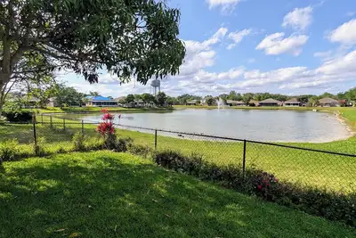 Image de Centrally Located Lakefront Home – Close to Theme Parks & Airport!