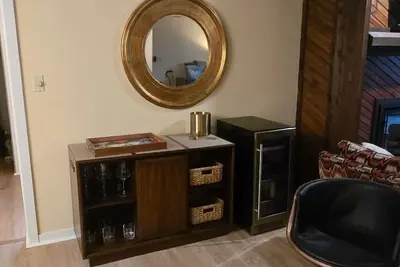 Image de Mid Century Modern Condo at Lake of the Ozarks. Step back in time and relax!