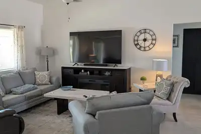 Image de Hello Traveling professionals, Military, and vacationing tourists.