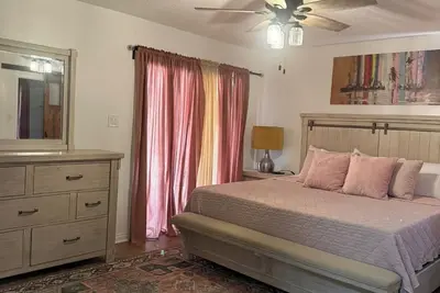 Image de Enchanting 8 Br Brick Estate with Private attached Guest House, Timeless Charm.