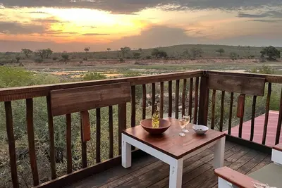 Image de See the Big 5 from the viewing deck of this incredible riverside bush lodge!