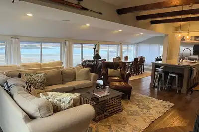 Charming Cottage Steps from Private Beach – Water Views & Little Neck Charm