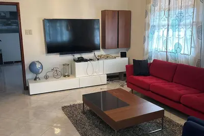 Image de Barbados Charming 3-bedroom with Ac, WiFi in amazing St James loaner car Availab