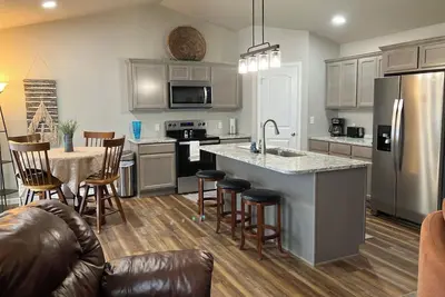 Image de Colorado Comfort in this brand new 2. 5 bedroom house with Hot Tub and near Lake!