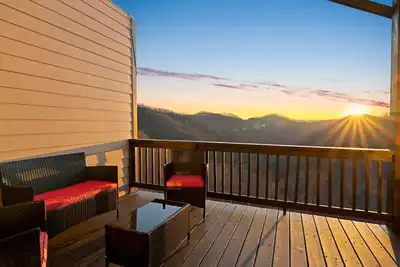 Image de Mountain Stay, King Suite, Fireplace, and Mountain Views!