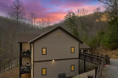 Image de Mountain Retreat, Cozy Balcony, and Grill!