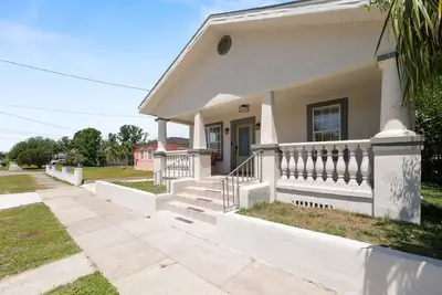 Image de Spacious 5-bedroom bungalow in charming Tampa with Ac, WiFi