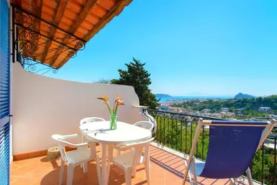 Image de Appartement \"Vista Golfo\" avec vue sur mer, terrasse privée et Wi-Fi