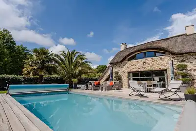 Image de Maison de vacances 'Histoire D'eau - Chaumière' avec piscine privée, terrasse privée et Wi-Fi