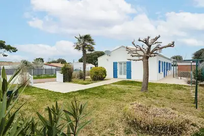 Image de Maison de vacances 'Lumineuse Près La Rémigeasse' avec terrasse privée, jardin privé et Wi-Fi