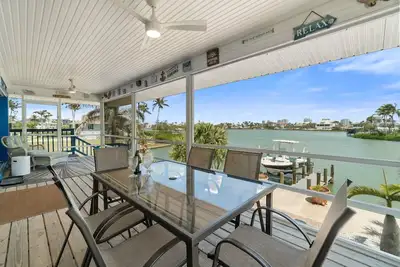 Image de Scenic Island | Elegant 3-Bedroom Home w/ Beach, Bay, Boat Dock & More!