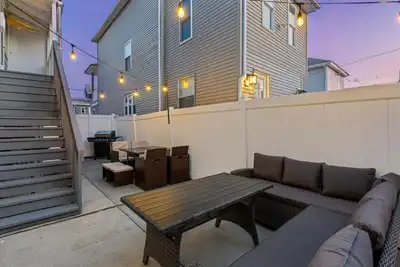 Image de 5br Home - 3 Blocks to Beach w/ Outdoor Oasis