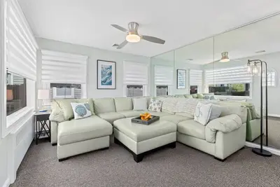Image de 3br Home - Close to Beach - Backyard Oasis