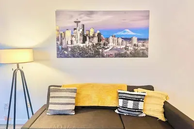 Image de Walkable Downtown- Near Space Needle and Pike Place- Water View+Pool+Parking