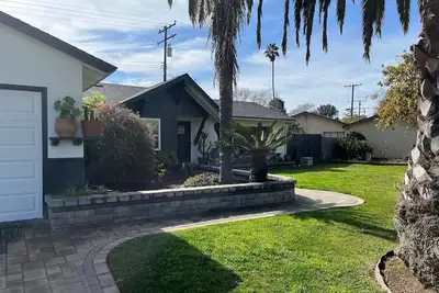 Image de Clean 3 Br 2 Ba w hot tub, yard, Ac, near beaches, Ucsb. Dog ok, sleep 5-6