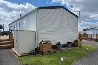 Image de Modern caravan within walking distance to the beach!