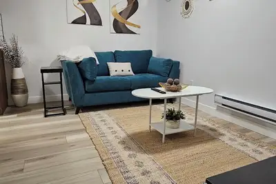 Image de Welcome to Heartland Suite-Your Modern Retreat in \"The Greens\"!