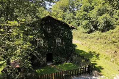 Charming restored traditional Navarrese farmhouse from 1800, in the Baztan region.