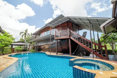 Image de 4 Br Royal Boat Pool Villa – Pattaya's Hidden Haven