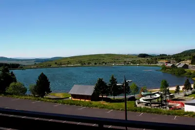 Studio central, accès pistes, vue lac, parking