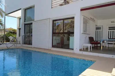Image de Villa moderne avec piscine privée et climatisation pour 6 pers à Teulada, proche plage