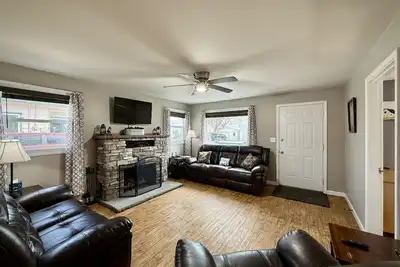 Image de Clark Street Charmer - Adorable 2 Bdrm, with Firepit! Local Golfing 50% Off!