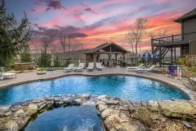 Image de Lux 8 King Mountain Retreat – Sleeps 25, Stunning Views & Exclusive Furnishings!