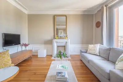 Appartement hausmannien charme à 15 minutes de Paris