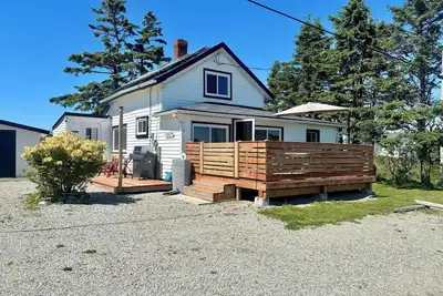 Image de Cozy Getaway! - Oceanview Nova Scotian Sailor's Cottage with Modern Amenities