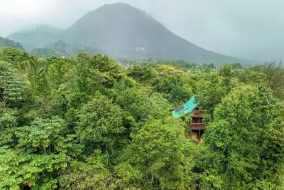 Image de Rustic, solar powered, mountain top, studio cabin overlooking valley and river.